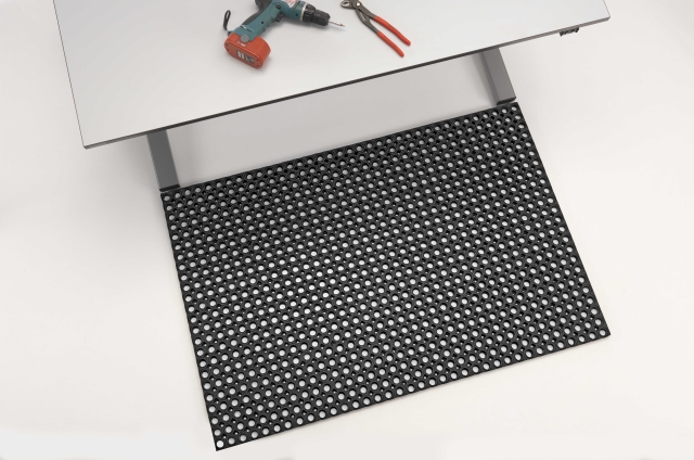 Safe Step - slittålig arbetsplatsmatta i naturgummi för industri