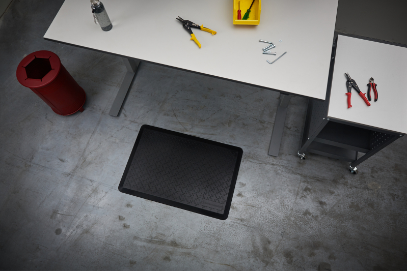 Minska belastnng och trötthet med en ergonomisk arbetsplatsmatta